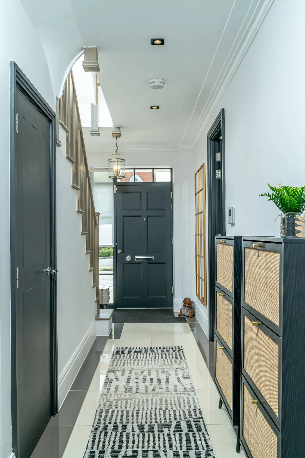 16 Egerton Drive, Isleworth, photo 3