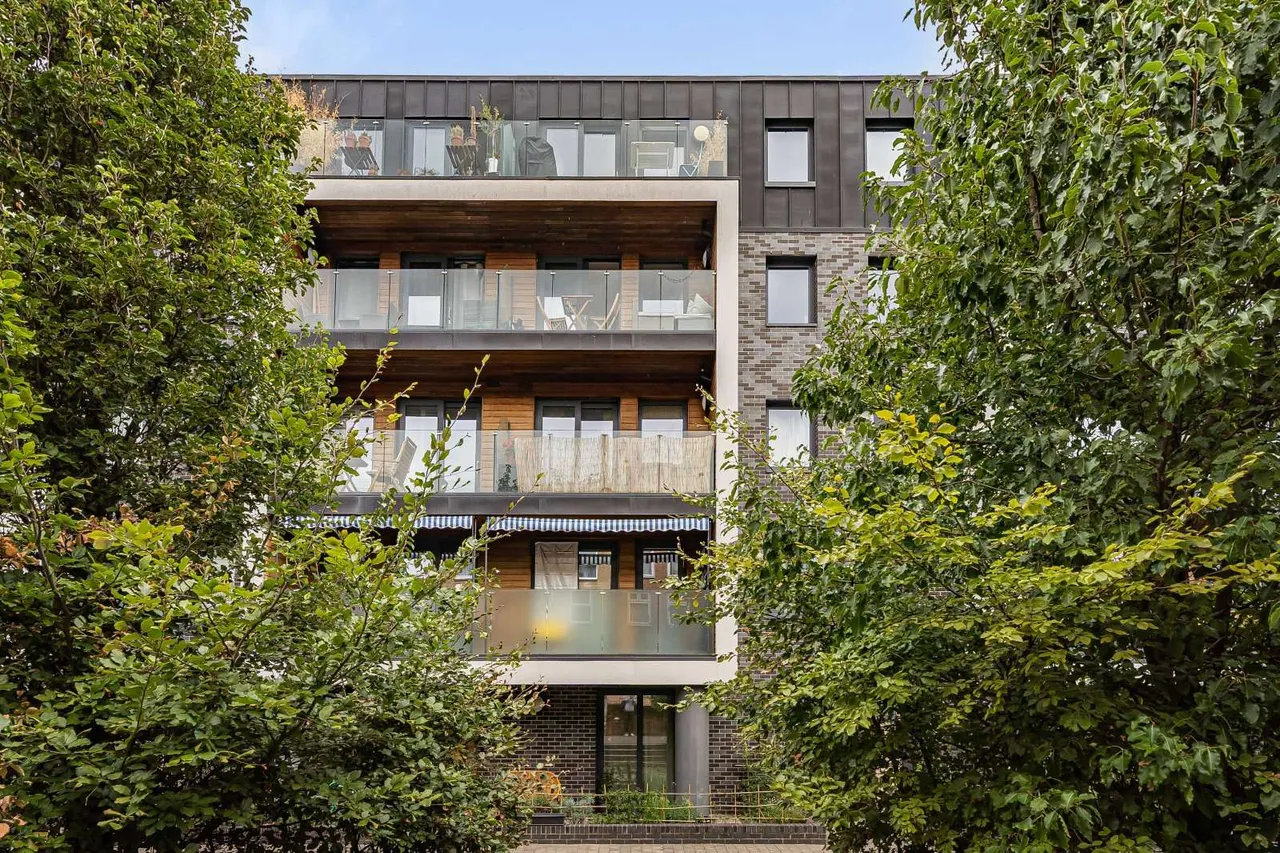 2 bed flat for sale — Dalston Lane, London, E8 3AH
