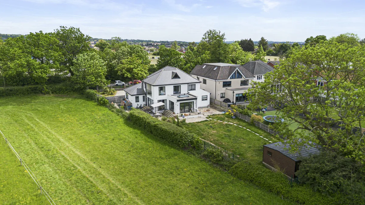 6 bed property for sale, Edgwarebury Lane, Edgware, HA8