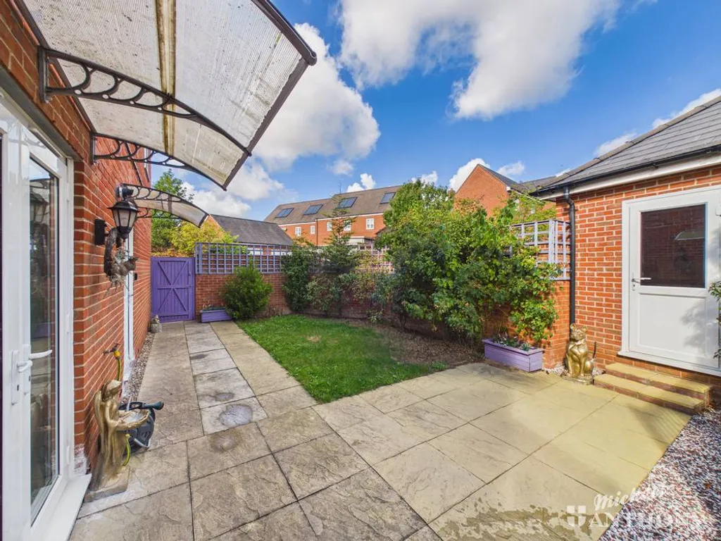 Ossulbury Lane, Aylesbury, HP19, photo 2