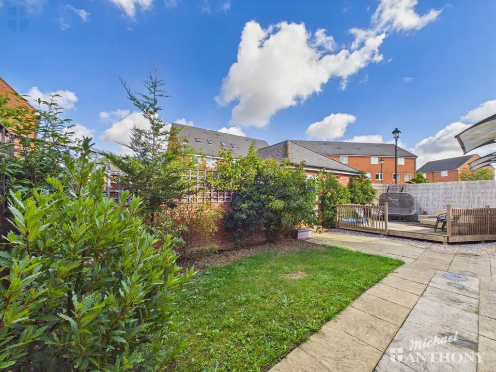 Ossulbury Lane, Aylesbury, HP19, photo 3