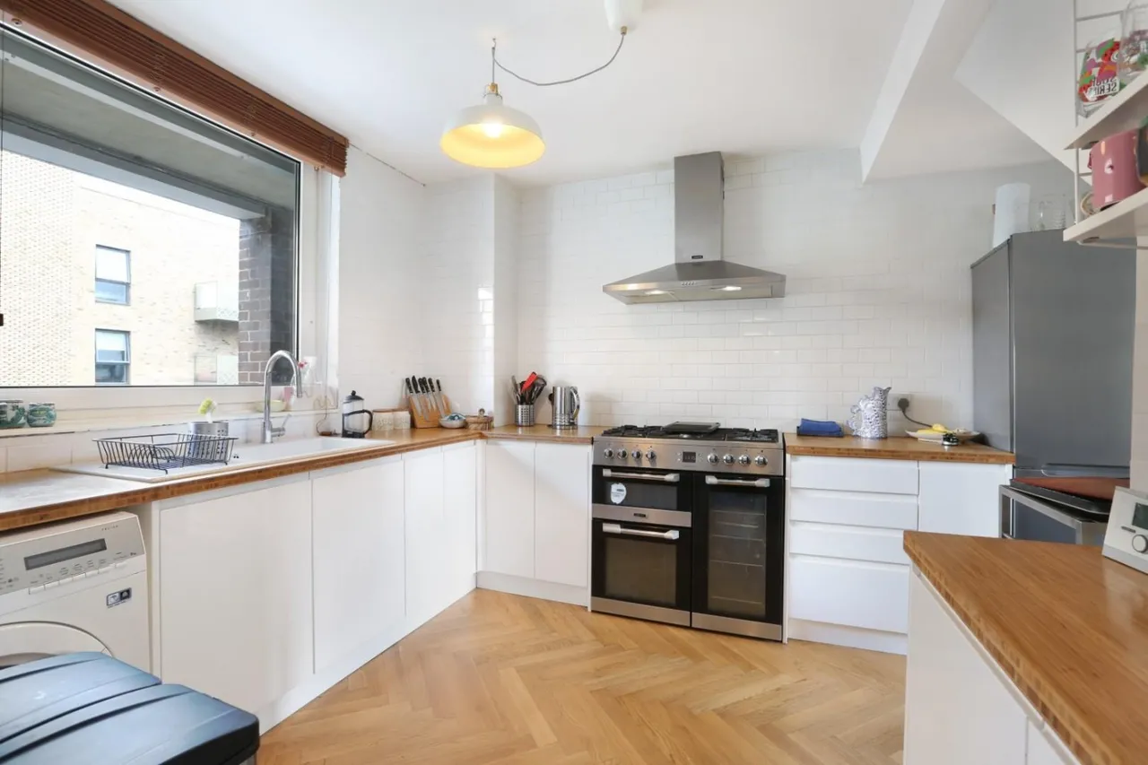 2 bed flat for sale — Elmington Road, London, SE5