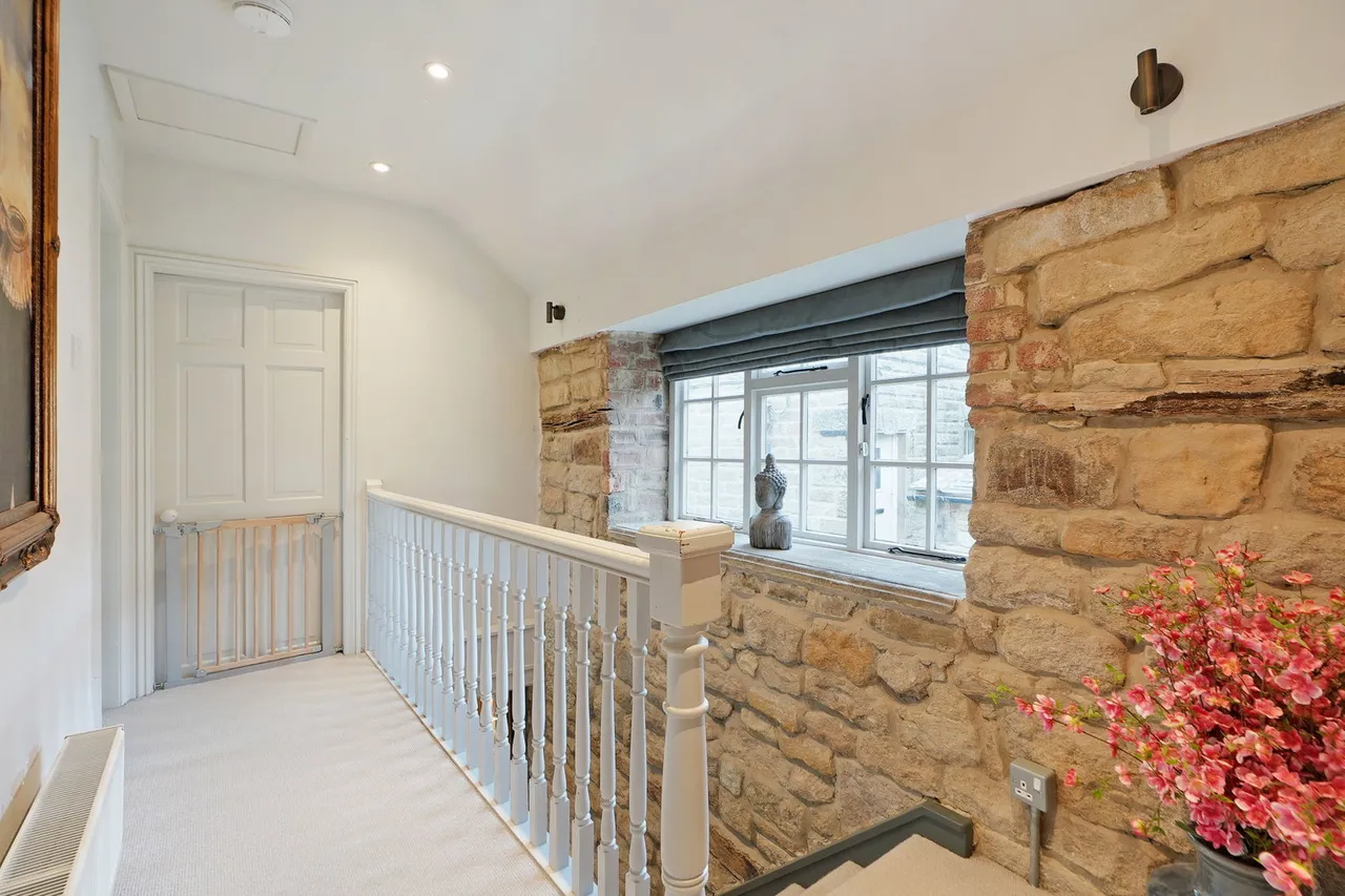 Over Road, Baslow, photo 13