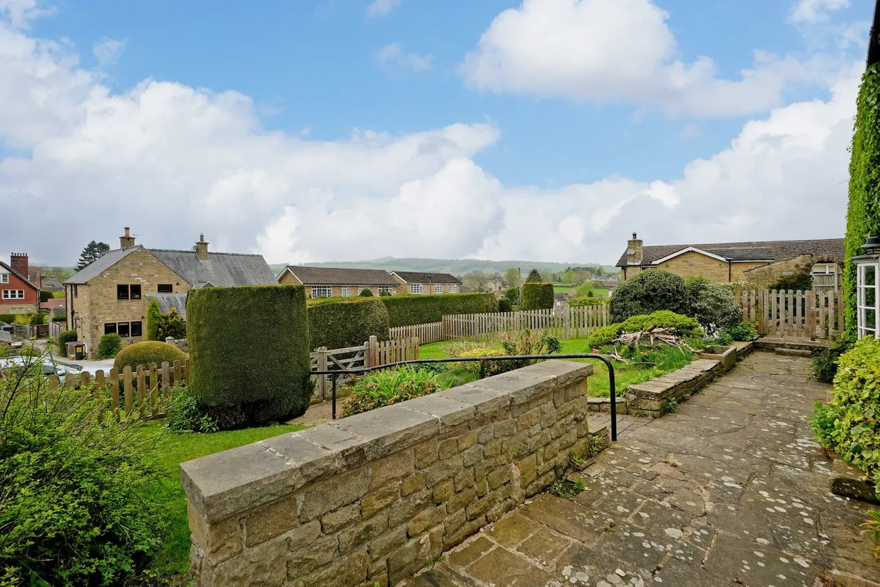 Over Road, Baslow, photo 15