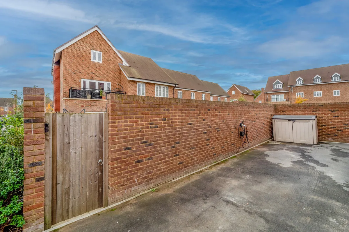 Beatrice Square, Tadworth, KT20, photo 22