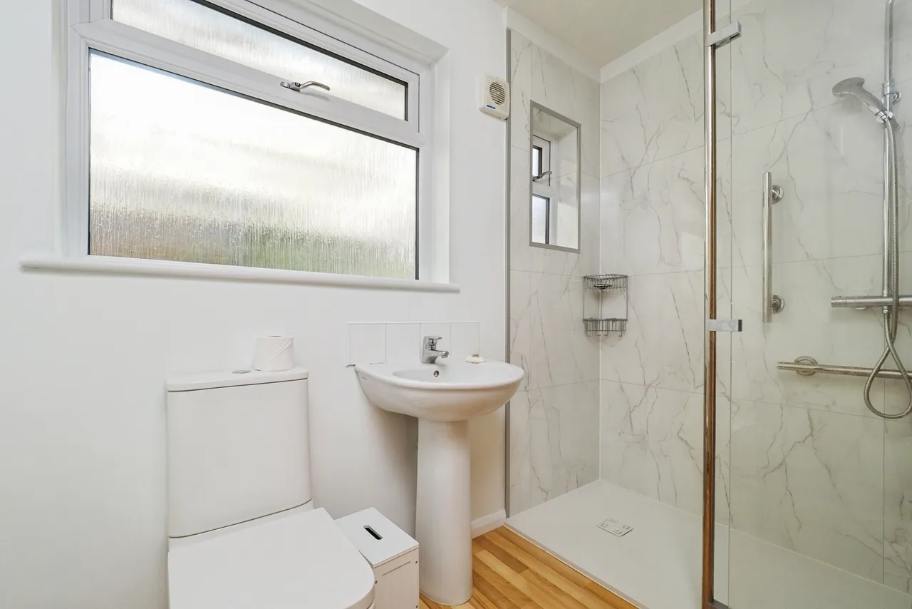 Balmoral Drive, Bramcote Hills, Nottingham, NG9, photo 3
