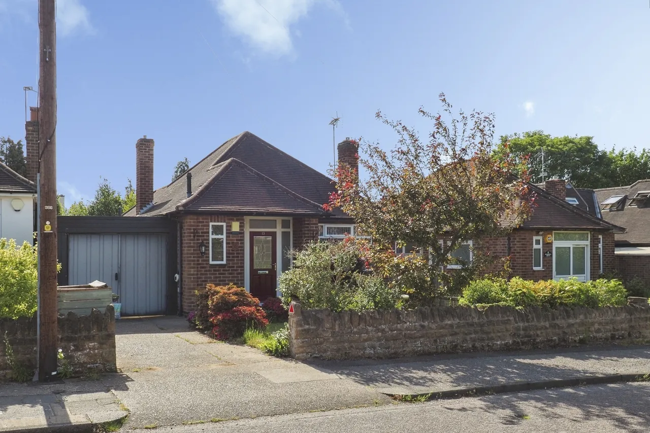 2 bed house for sale — Balmoral Drive, Bramcote Hills, Nottingham, NG9