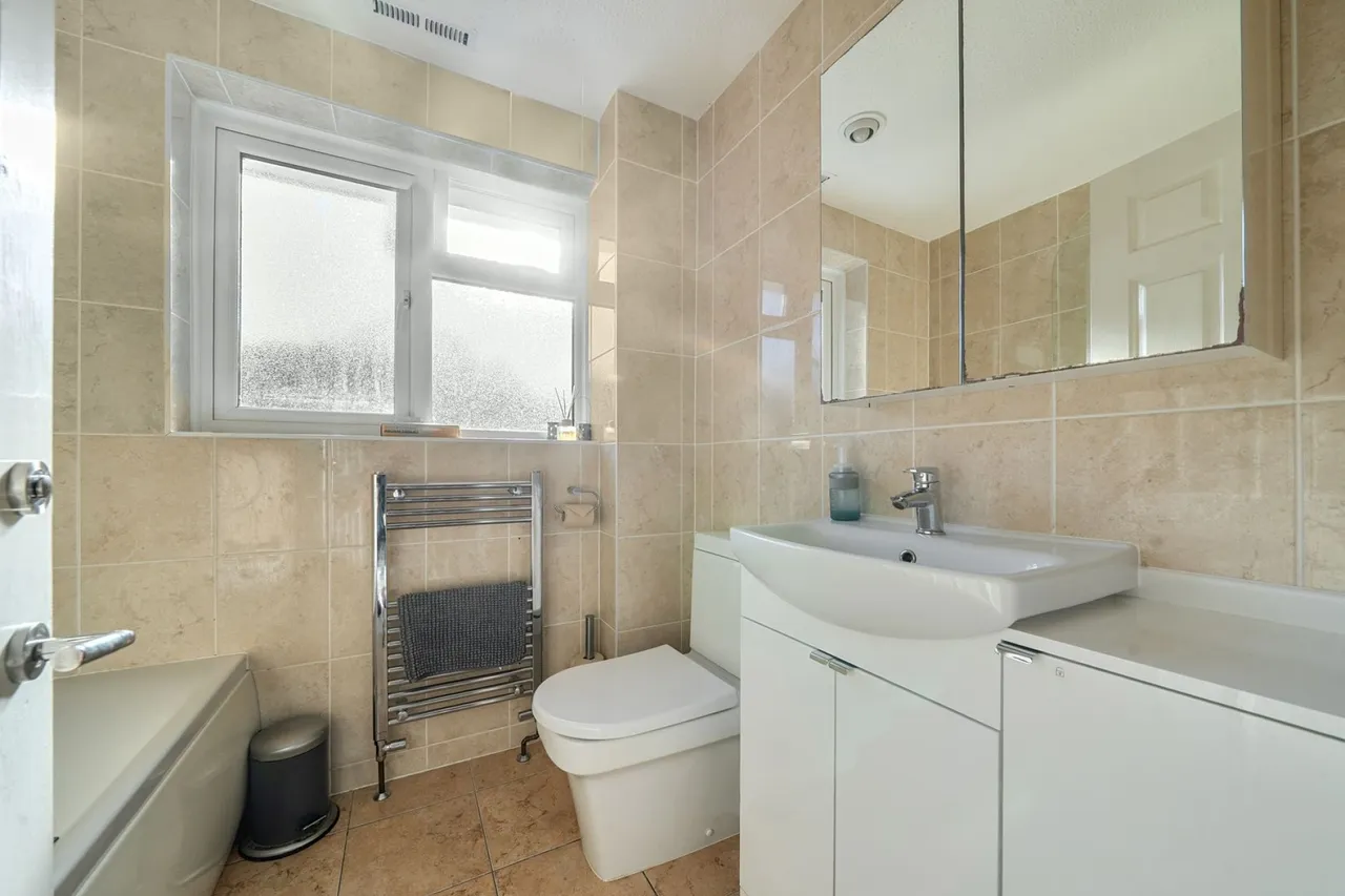 Samber Close, Lymington, SO41, photo 15