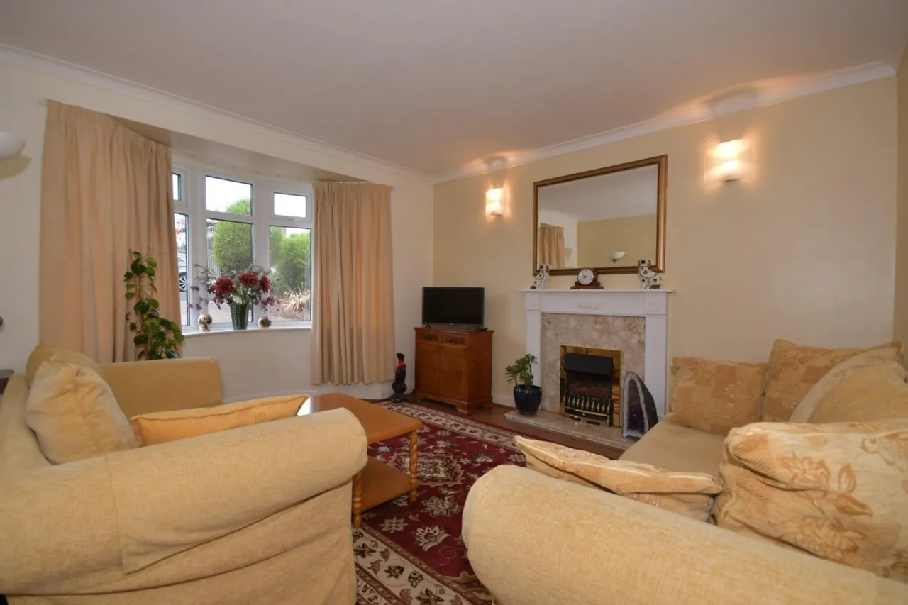 Queen Victoria Road, New Tupton, S42, photo 3
