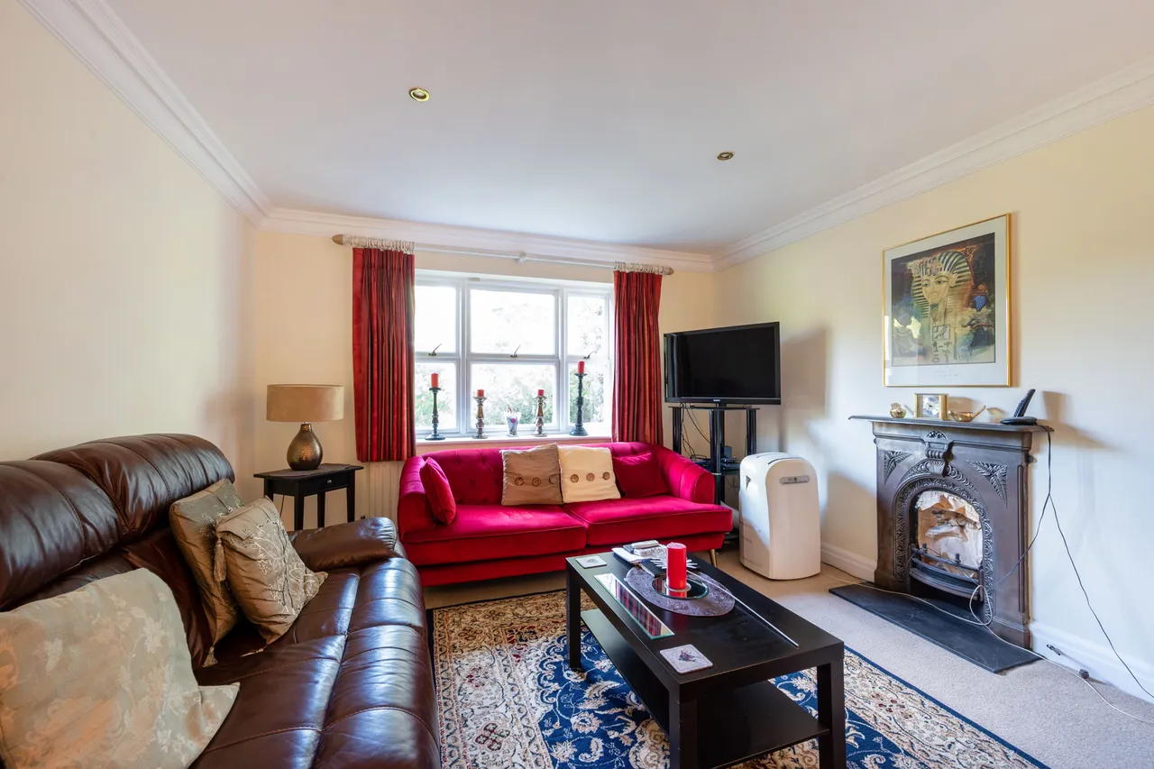 8 Wrenshaw Court, 30 The Downs, London, photo 2