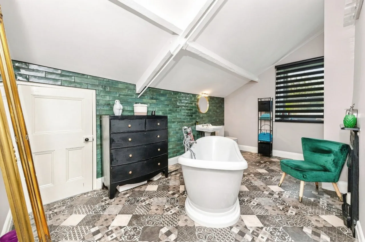 New Street, Cleckheaton, BD19, photo 9