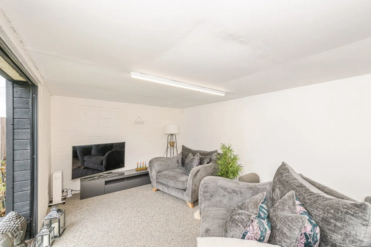 New Street, Cleckheaton, BD19, photo 39