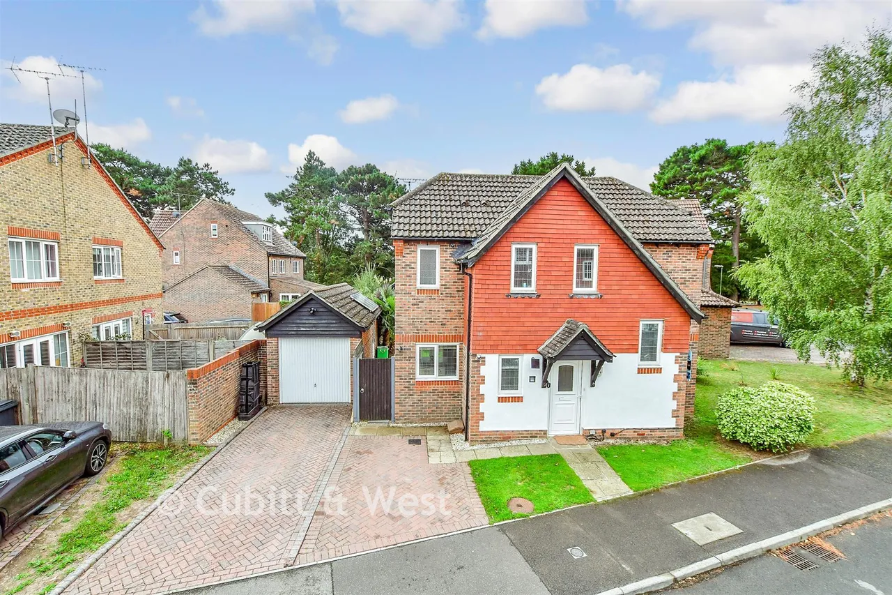3 bed house for sale, Watersmead Drive, Littlehampton, BN17