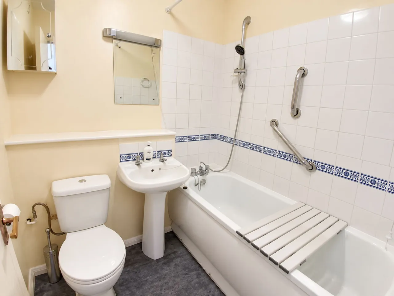 Norman Road, E11, photo 6