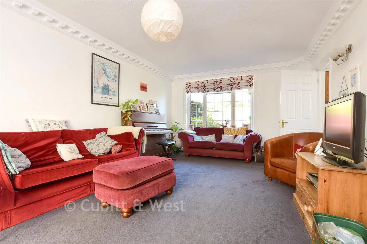 Arbutus Close, Meadvale, RH1, photo 3