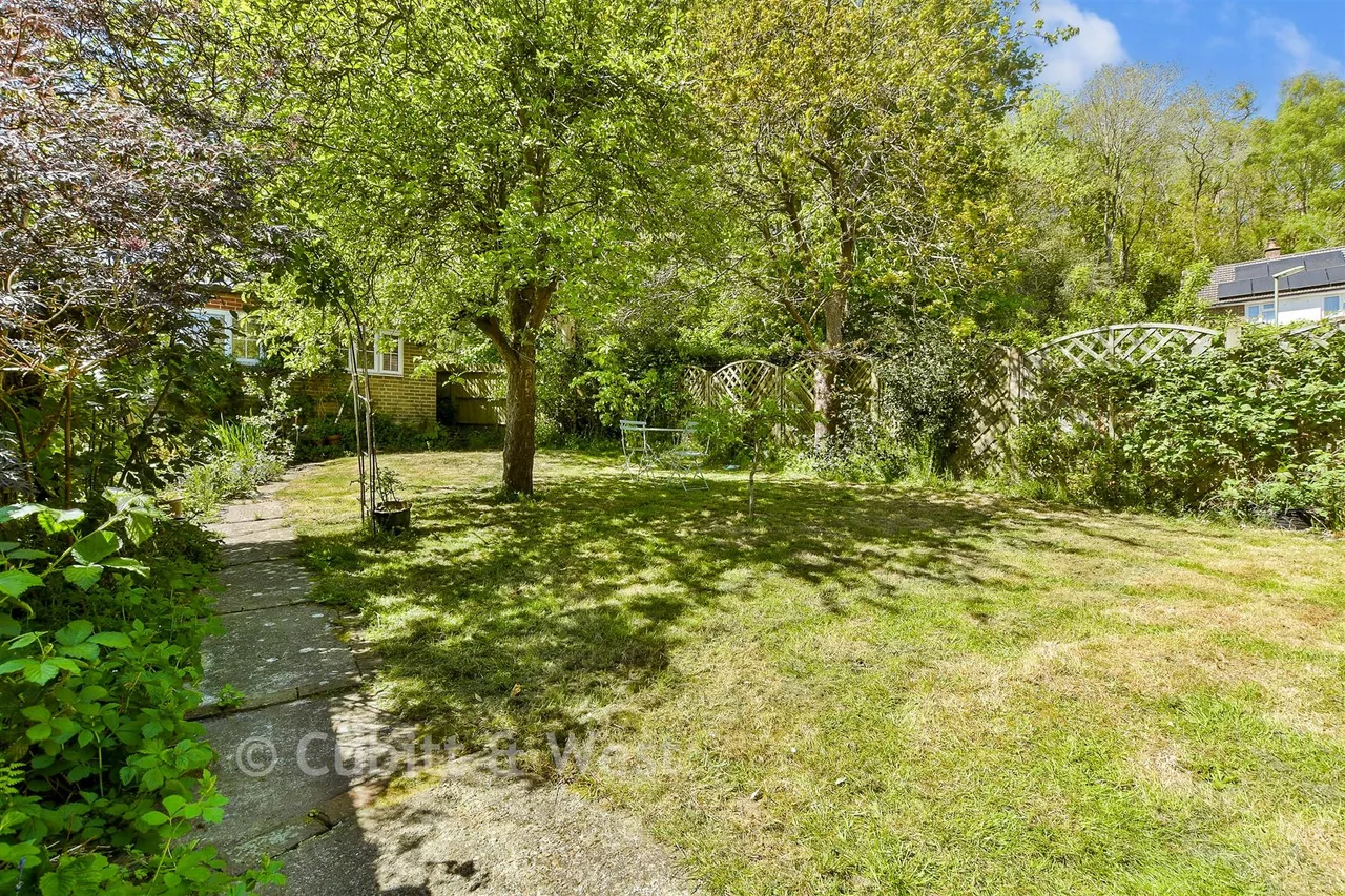 Arbutus Close, Meadvale, RH1, photo 21