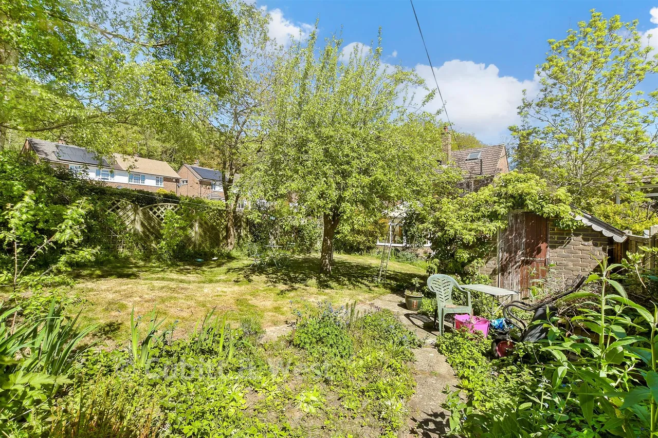 Arbutus Close, Meadvale, RH1, photo 7