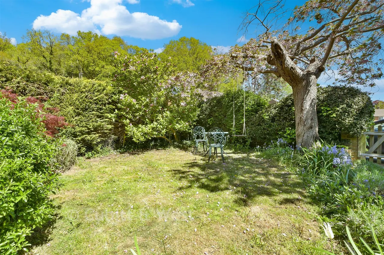 Arbutus Close, Meadvale, RH1, photo 12