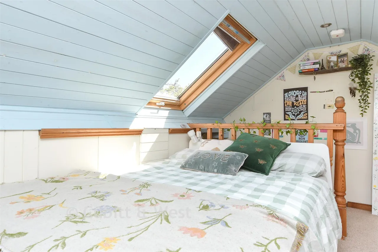 Arbutus Close, Meadvale, RH1, photo 9