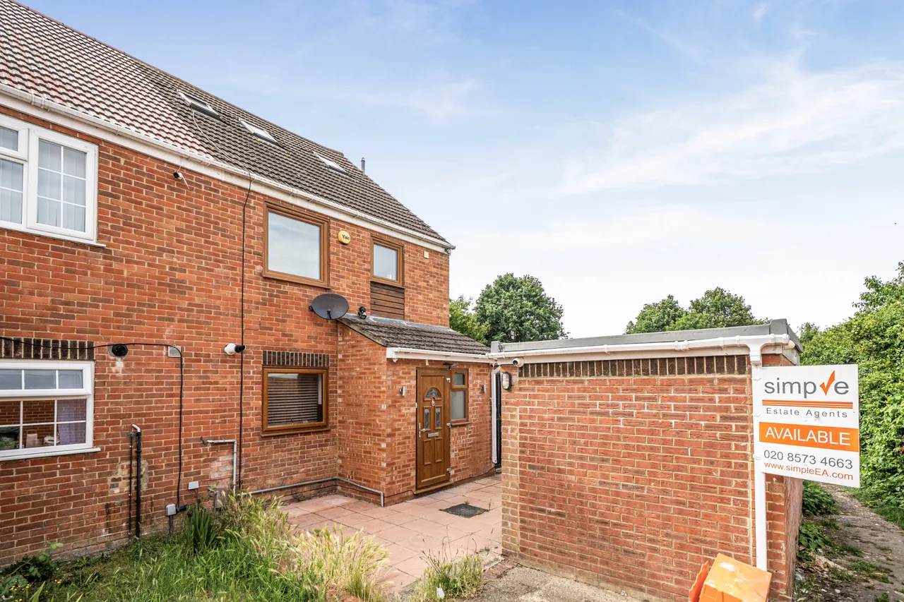 4 bed house for sale, Rochfords Gardens, slough, SL2