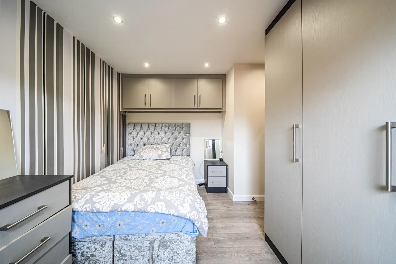 Rochfords Gardens, slough, SL2, photo 14