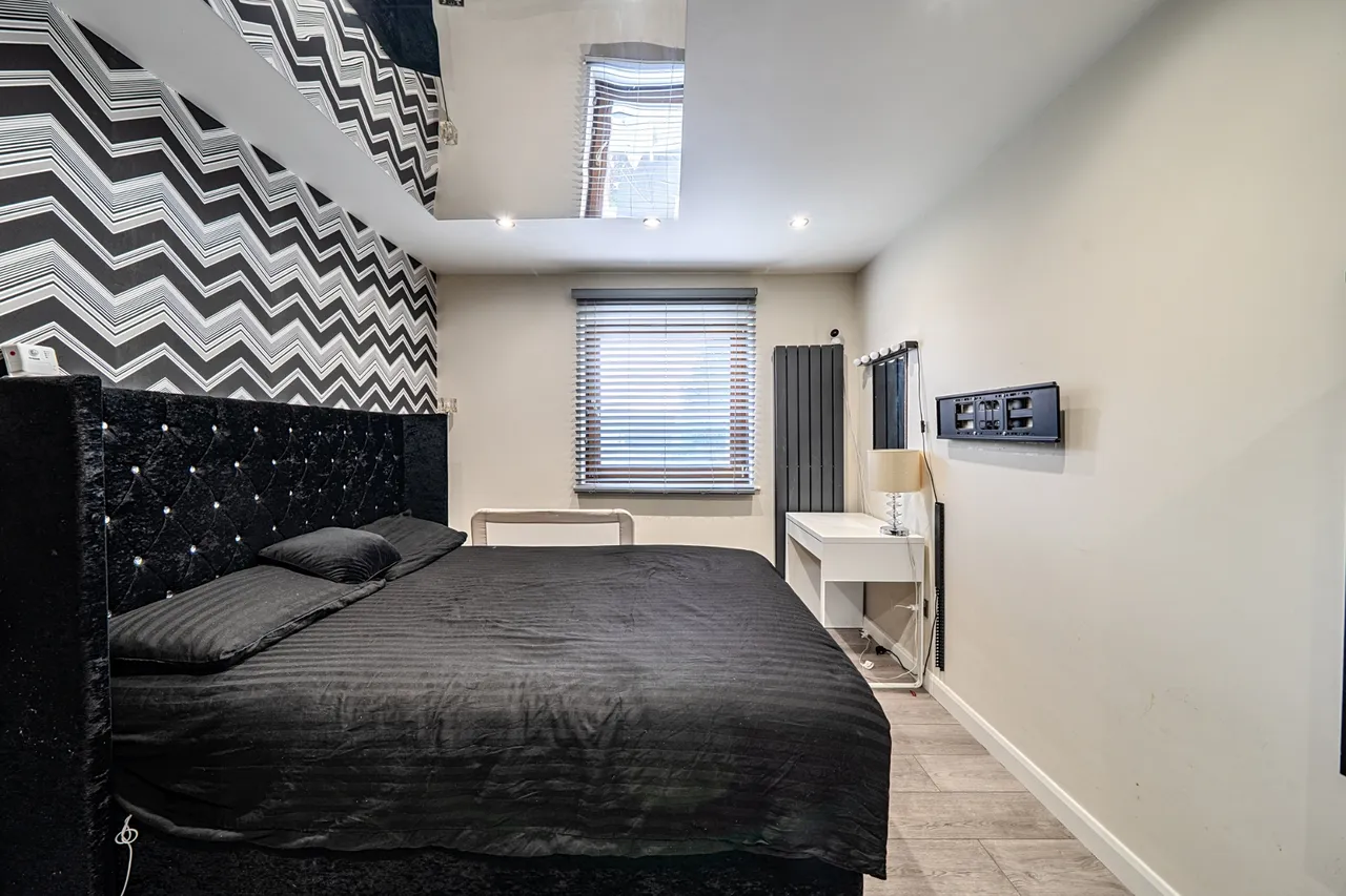 Rochfords Gardens, slough, SL2, photo 12