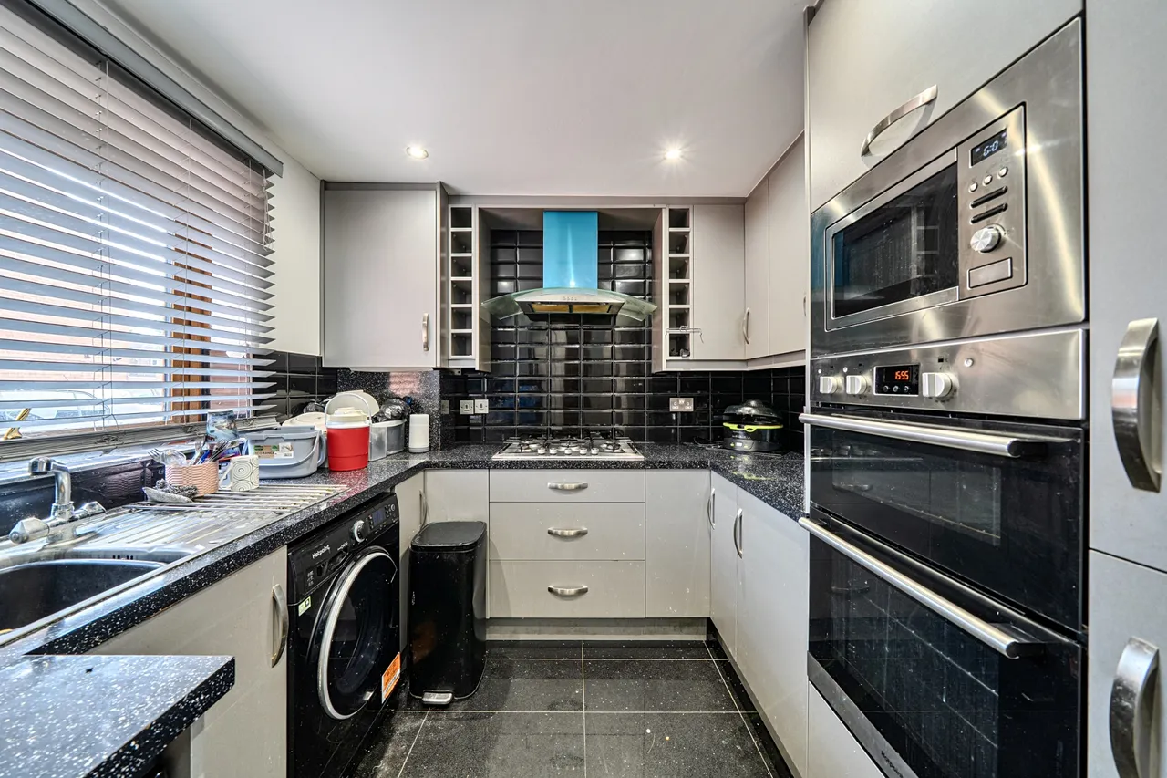 Rochfords Gardens, slough, SL2, photo 6