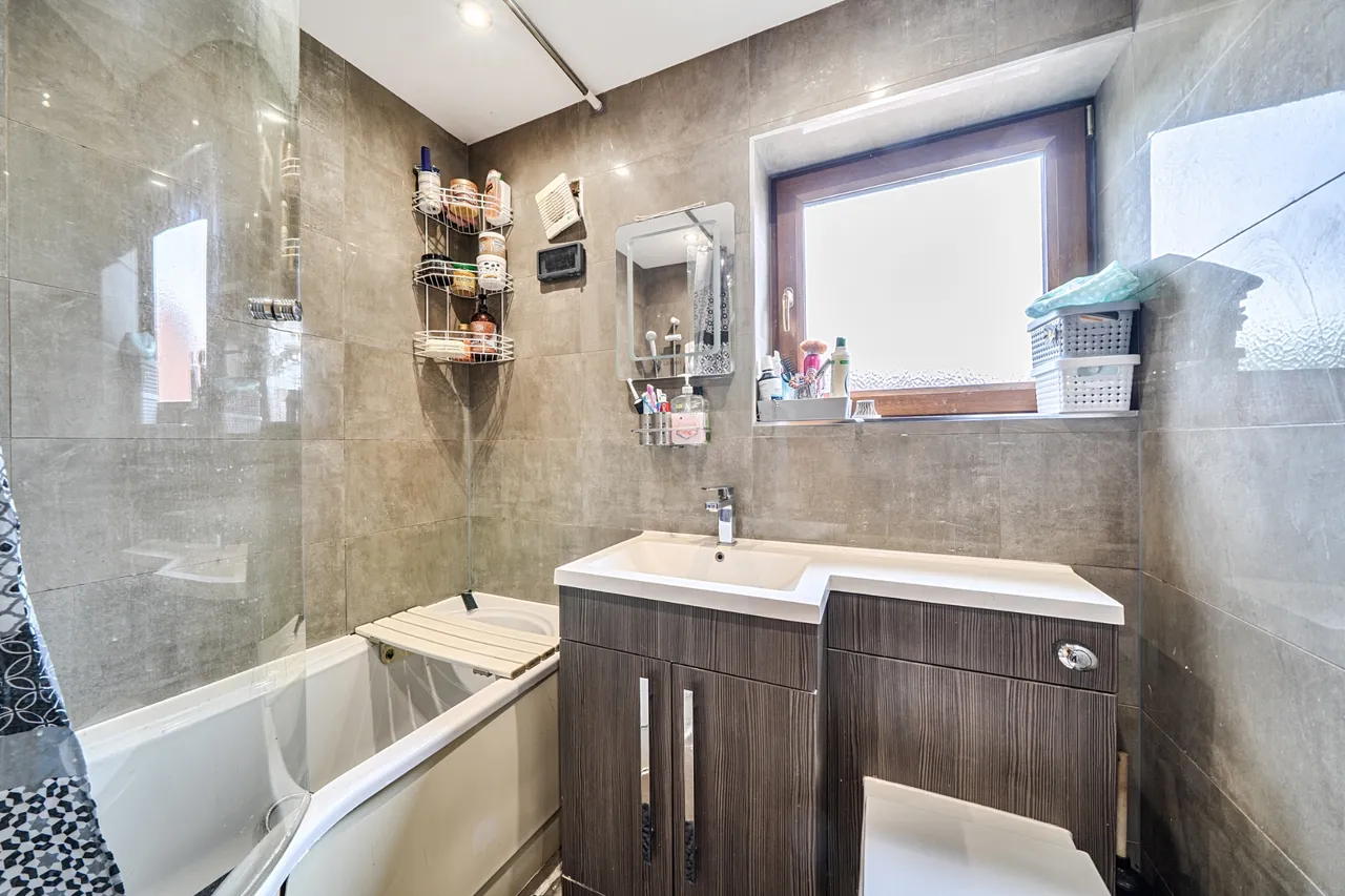Rochfords Gardens, slough, SL2, photo 15