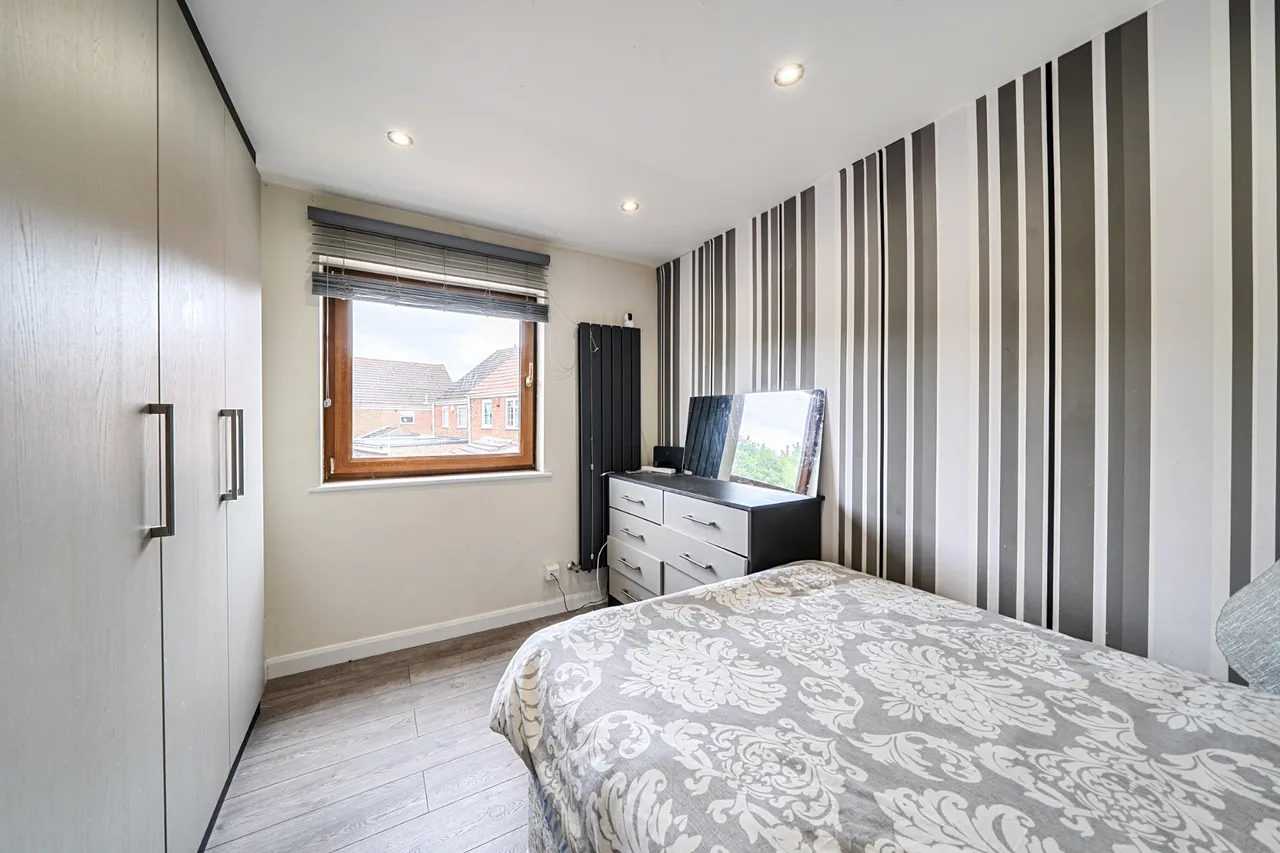 Rochfords Gardens, slough, SL2, photo 13