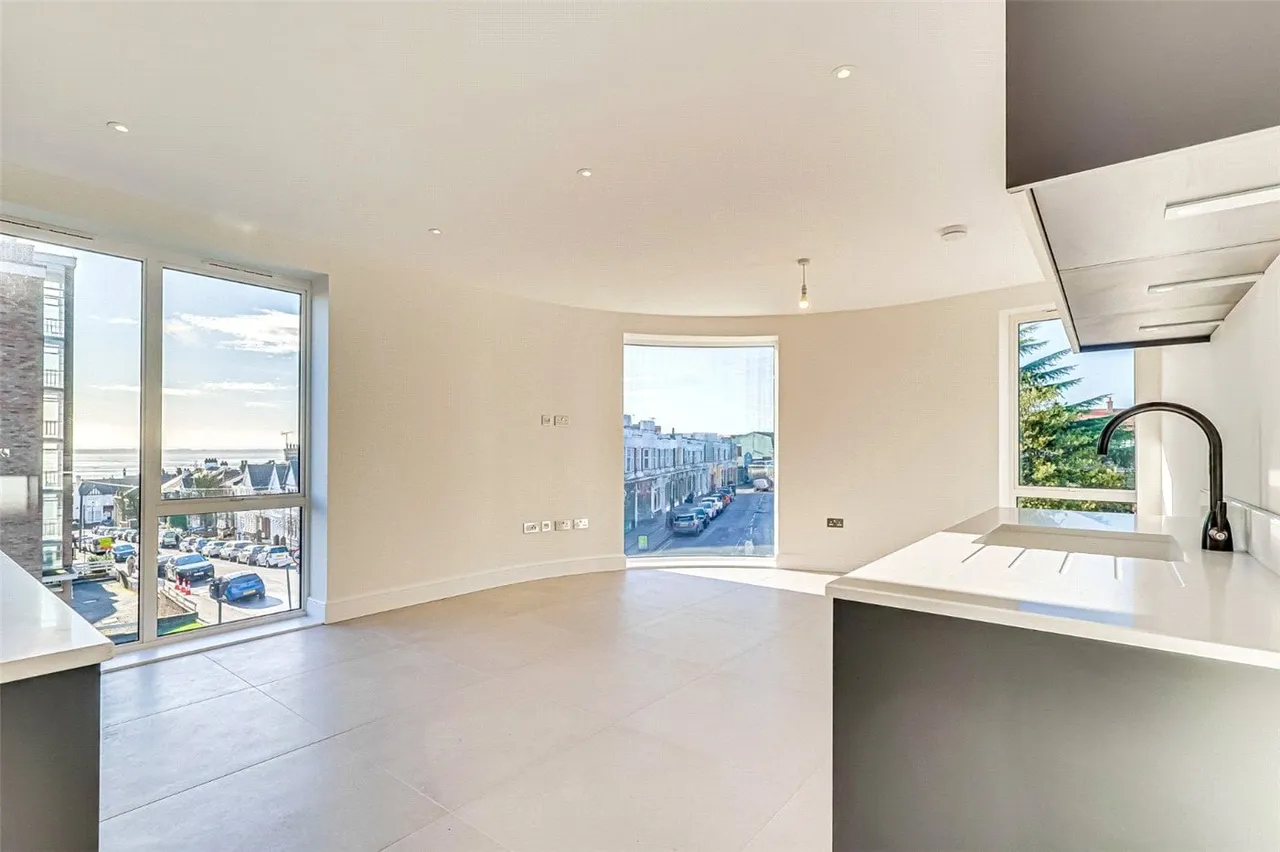 1 bed flat for sale — Broadway, Leigh-on-Sea, Essex, SS9