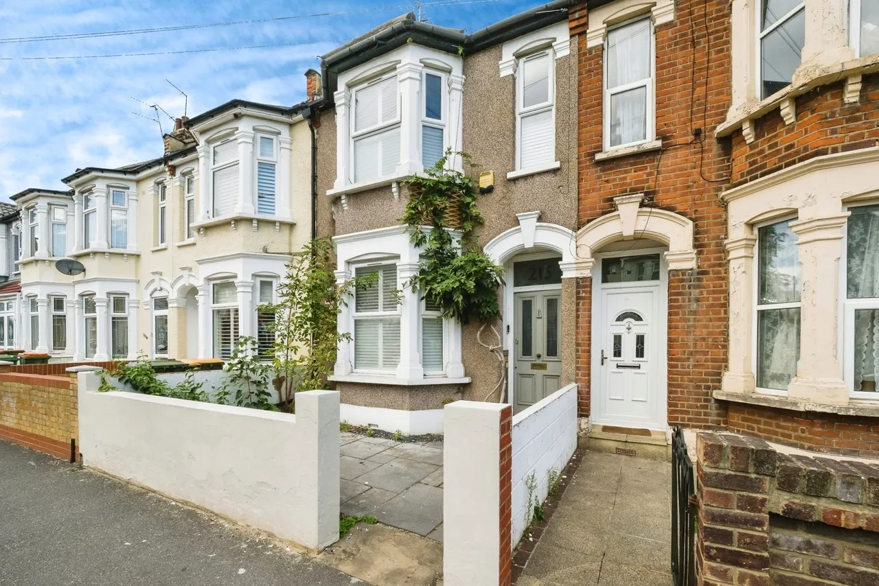 4 bed house for sale — Shakespeare Crescent, Manor Park, London, E12