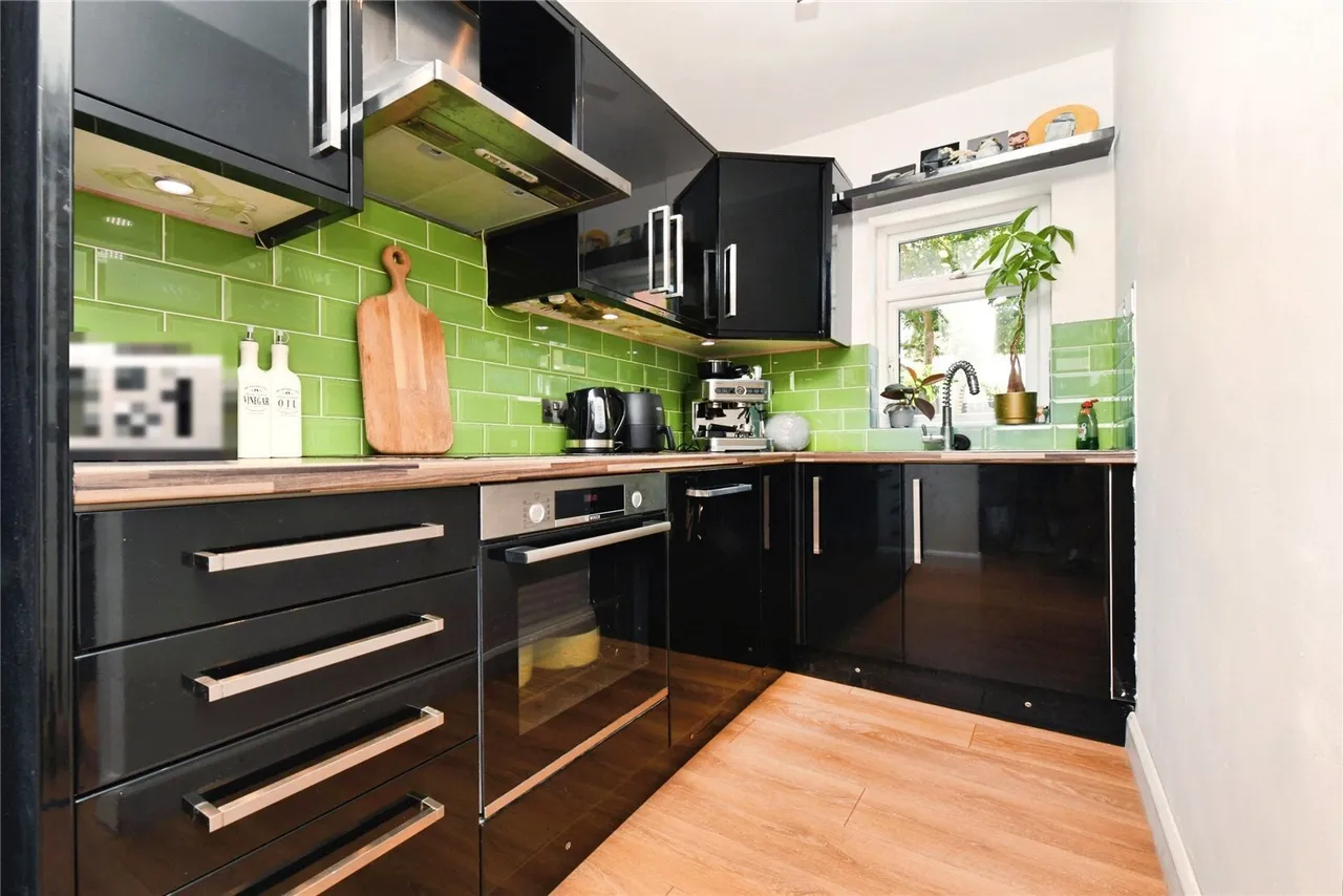 Hildaville Drive, Westcliff -On-Sea, Essex, SS0, photo 3
