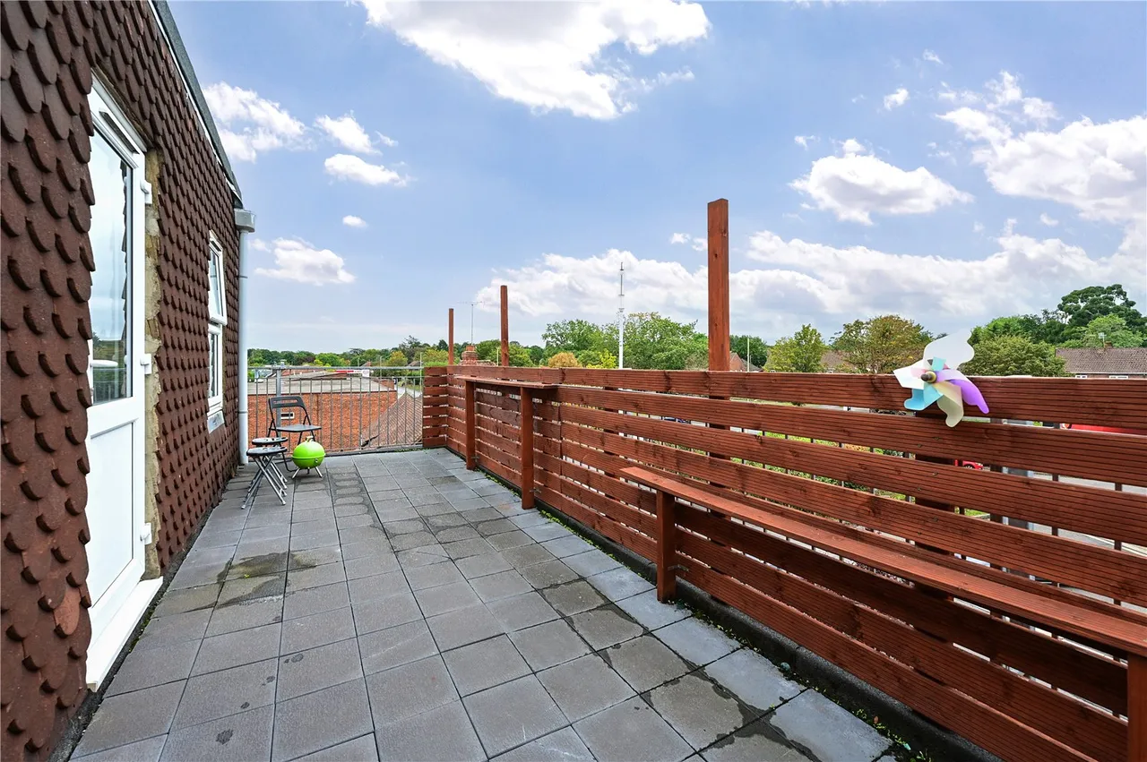 Plough Road, Yateley, GU46, photo 6
