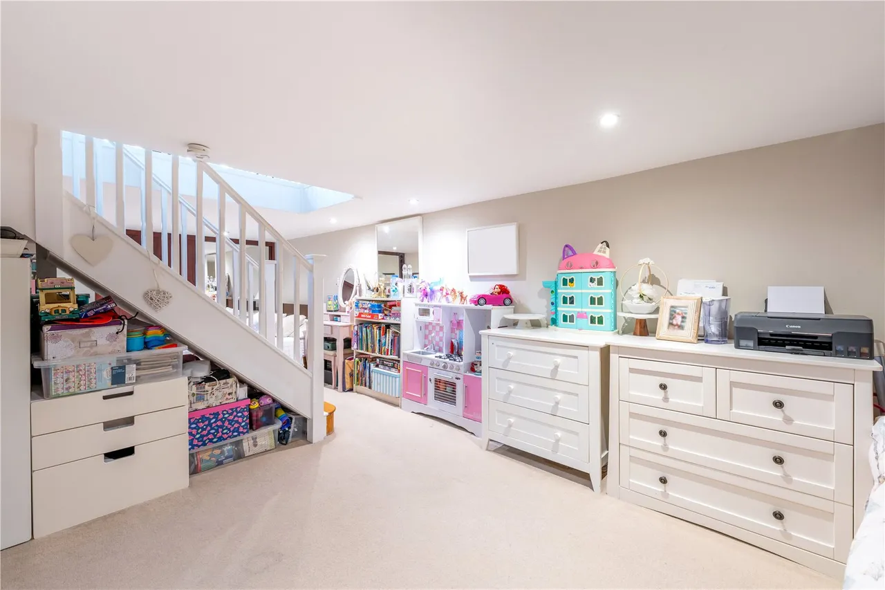 Staines Road, Twickenham, TW2 5BG, photo 11