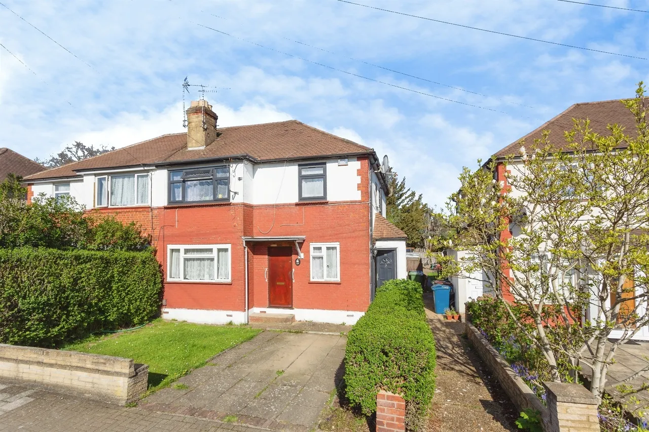 2 bed flat for sale — Ivy Close, HARROW