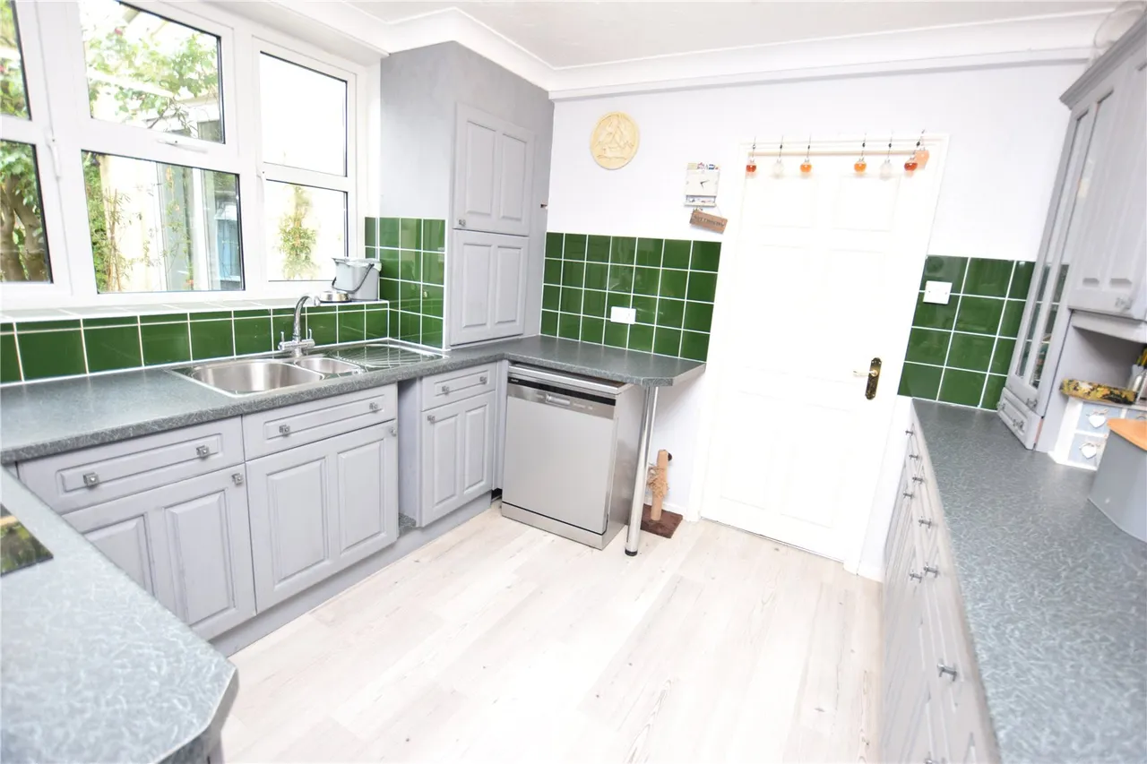 Oaken Copse Crescent, Farnborough, Hampshire, GU14 8DS, photo 2
