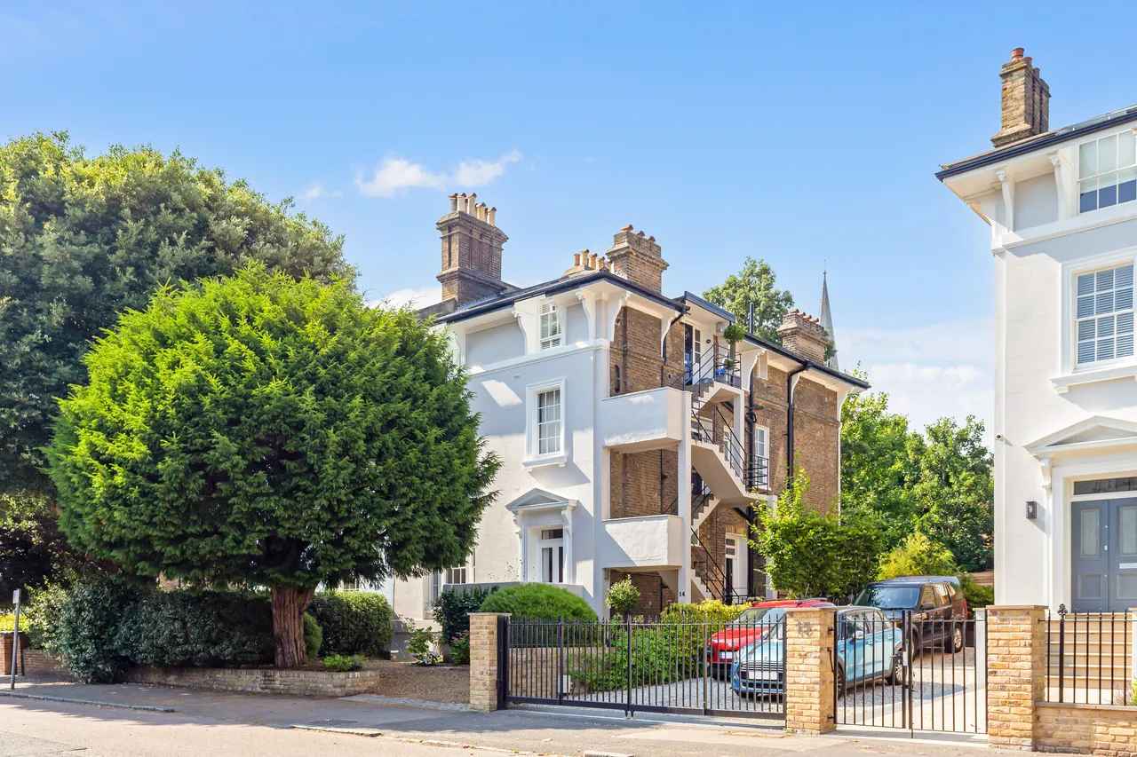 2 bed flat for sale, Church Terrace, London, SE13