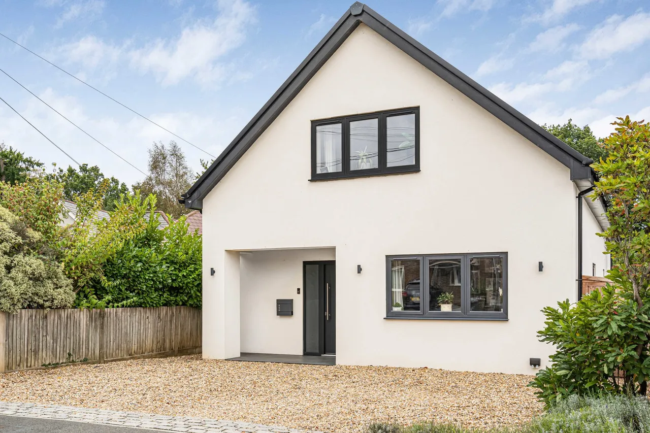 4 bed house for sale, Minster Road, Busbridge, GU7