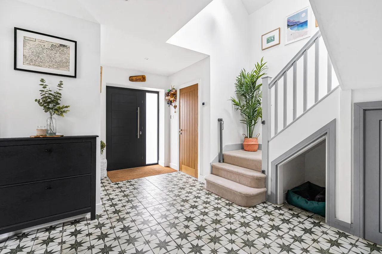 Minster Road, Busbridge, GU7, photo 5