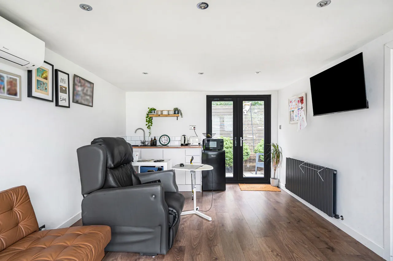 Minster Road, Busbridge, GU7, photo 31