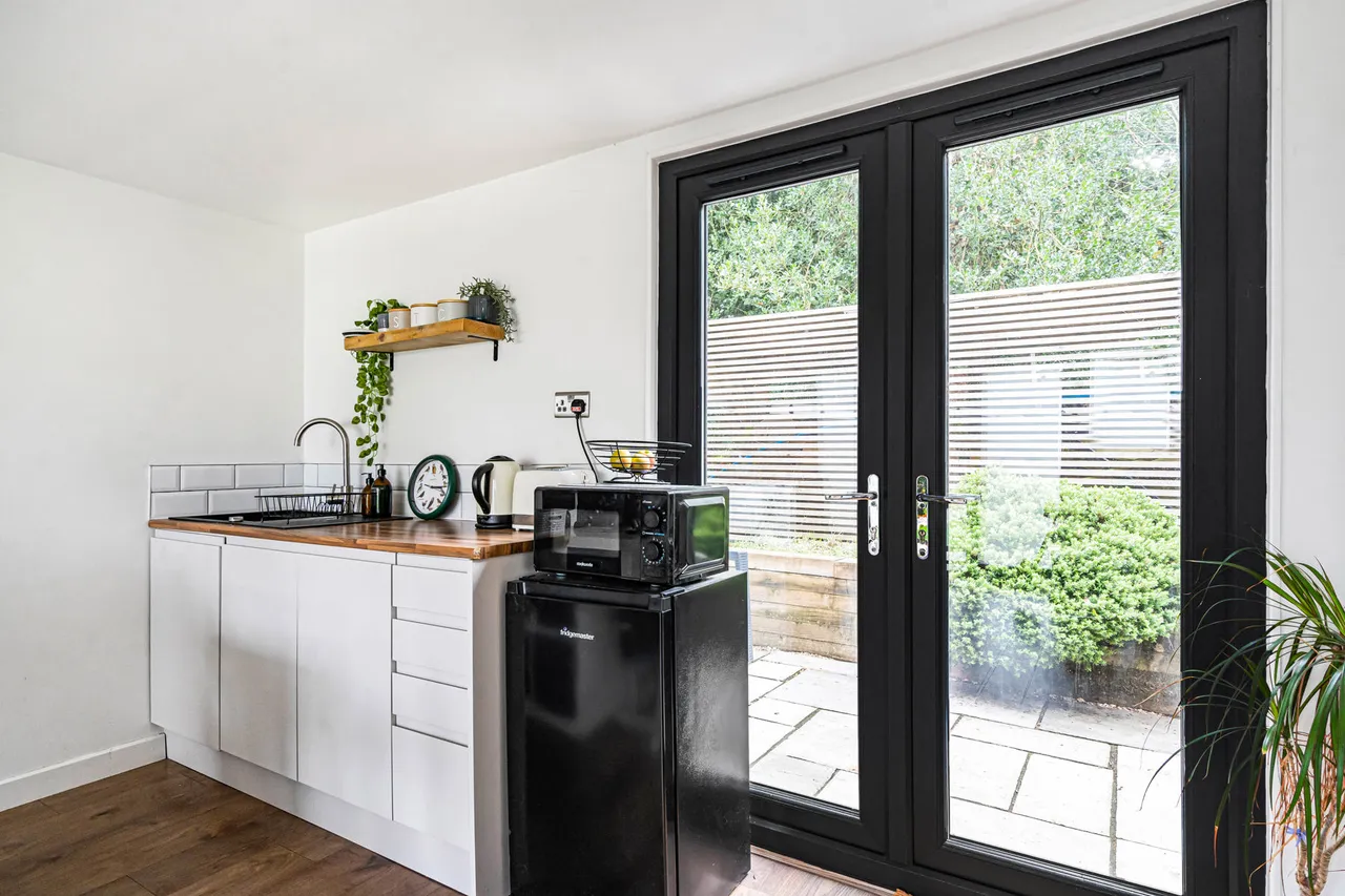 Minster Road, Busbridge, GU7, photo 33