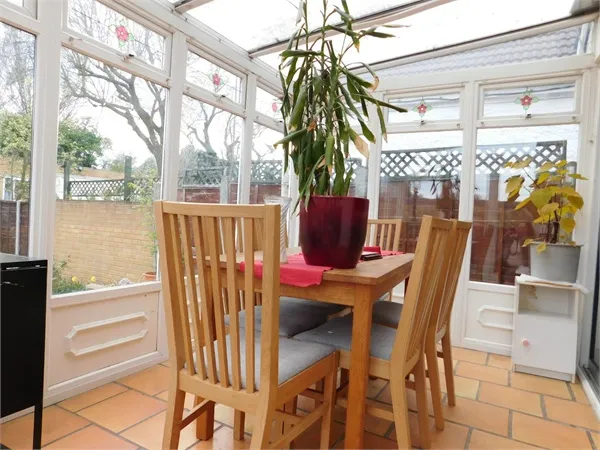 3 bed house to rent — Ravenor Park Road, Greenford, Greenford, Greater London, UB6 9QY