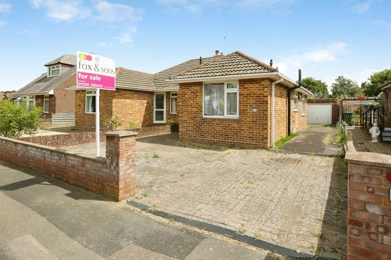 2 bed house for sale — Coombe Farm Avenue, Fareham