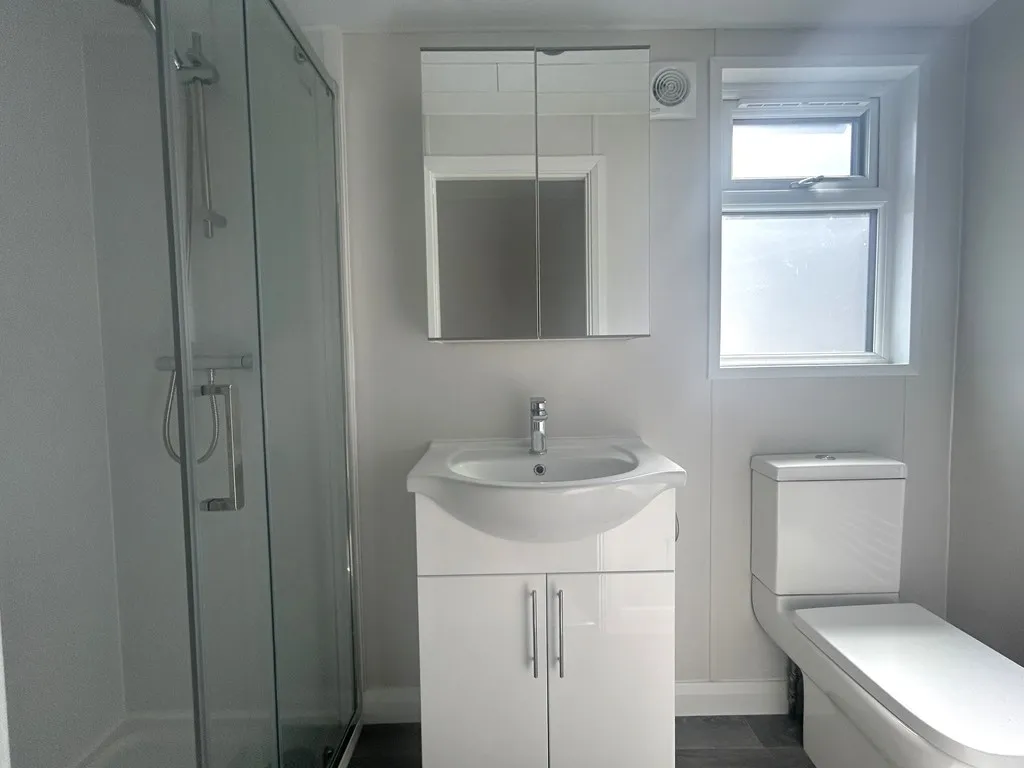Sewardstone Road, London, E4, photo 8