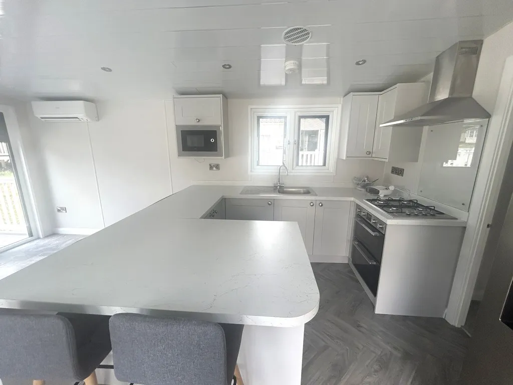 Sewardstone Road, London, E4, photo 4