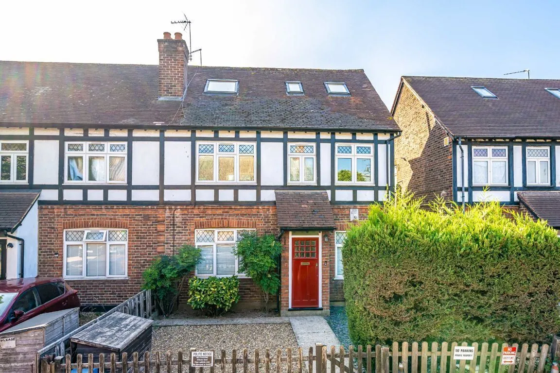 3 bed property for sale, Wellington Gardens, TW2