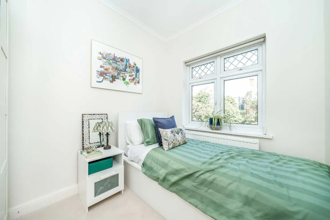 Wellington Gardens, TW2, photo 7