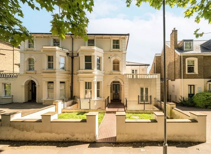 1 bed flat for sale — Grove Crescent, Kingston Upon Thames, KT1