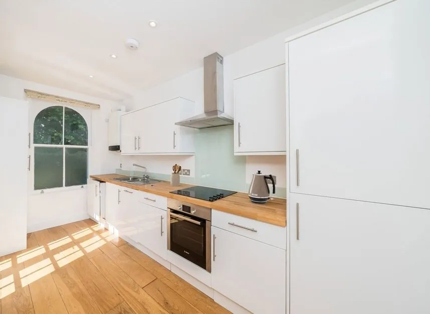 Grove Crescent, Kingston Upon Thames, KT1, photo 3