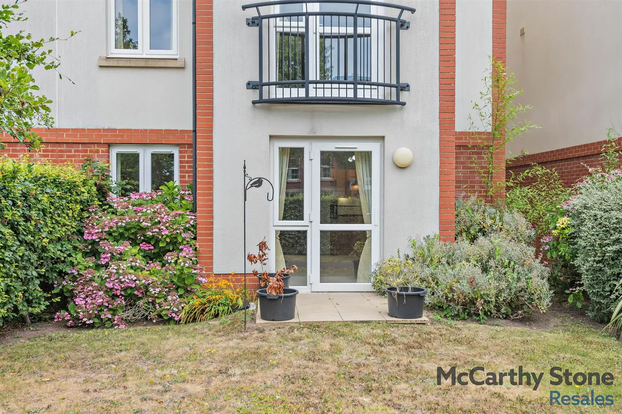 1 bed flat for sale, Avenue Road, Lymington, SO41